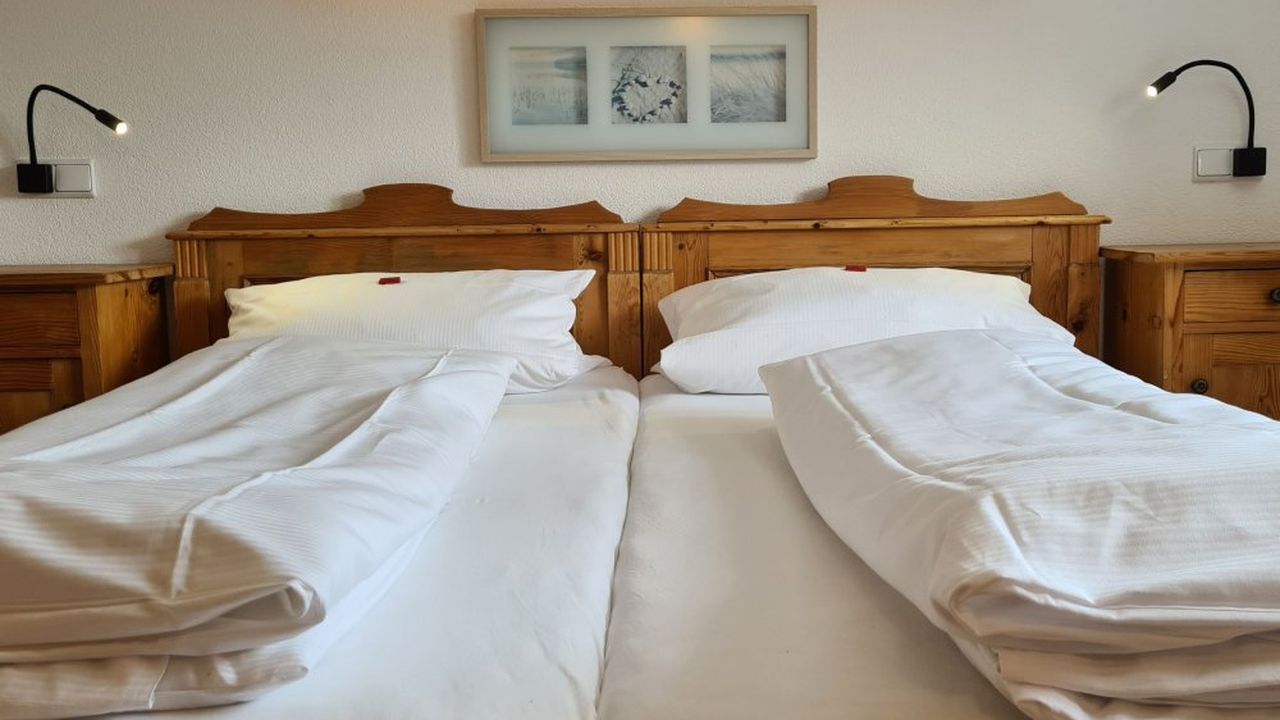 Doppelbett im Schlafzimmer Doppelbett im Schlafzimmer